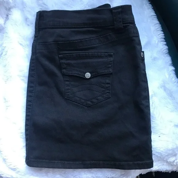 No Boundaries Black Denim Mini Skirt. Juniors 13 - Picture 2 of 4